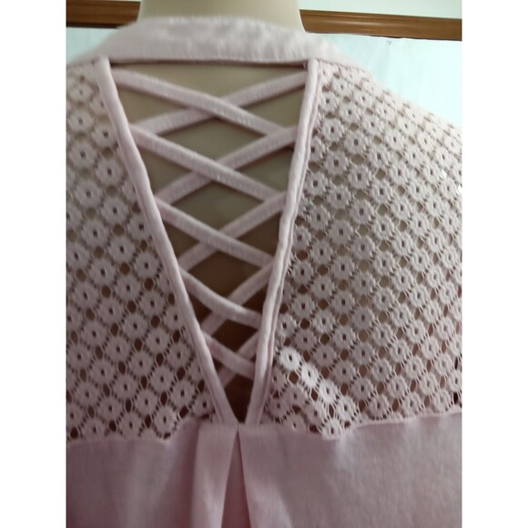 No Boundaries Women Large Pink‎ Roll Tab Sleeve Lace button pullover - Picture 10 of 15